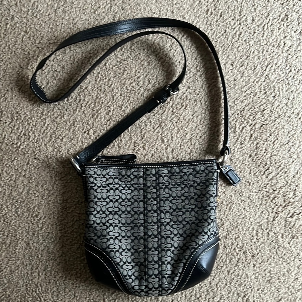 Womens Coach handbag: